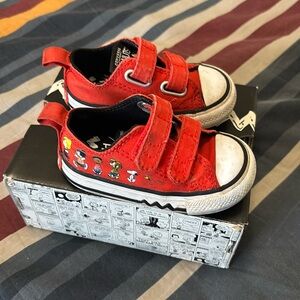 Peanuts Converse Infant Shoes Size 4